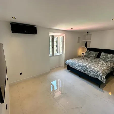 Madonna Luxury Guest house 3*