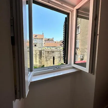 Madonna Luxury Guest house 3*