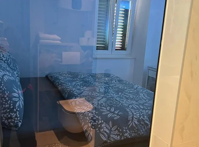 Madonna Luxury Split